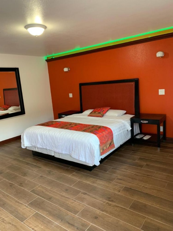 norwalk inn & suites image 11